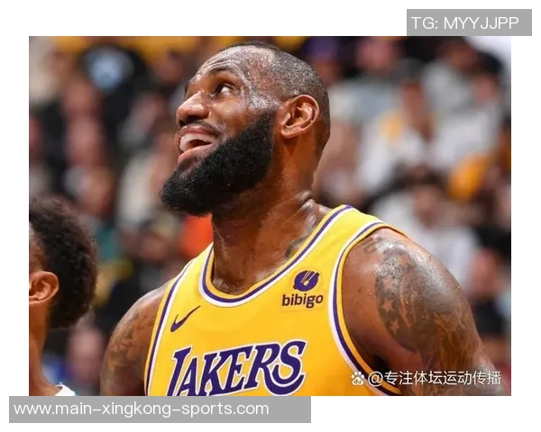 NBA西决场边惊现詹姆斯球迷差点与偶像亲密接触的激动时刻