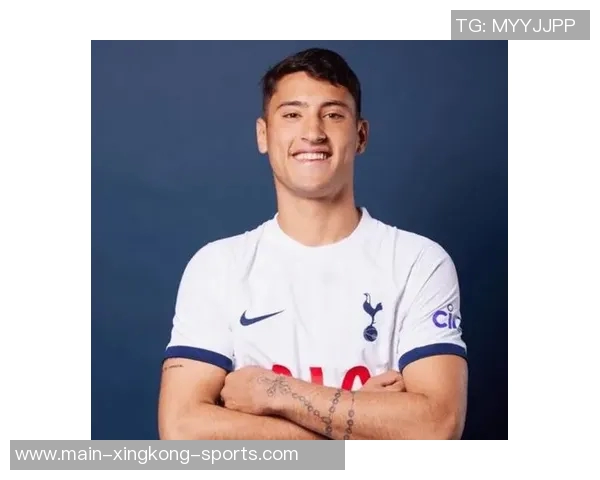 巴伊亚正式签下热刺前锋贝利斯转会费高达900万欧元