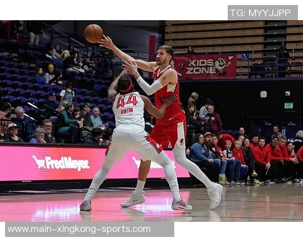 开拓者媒体人建议杨瀚森替补中锋位置应优先于里斯